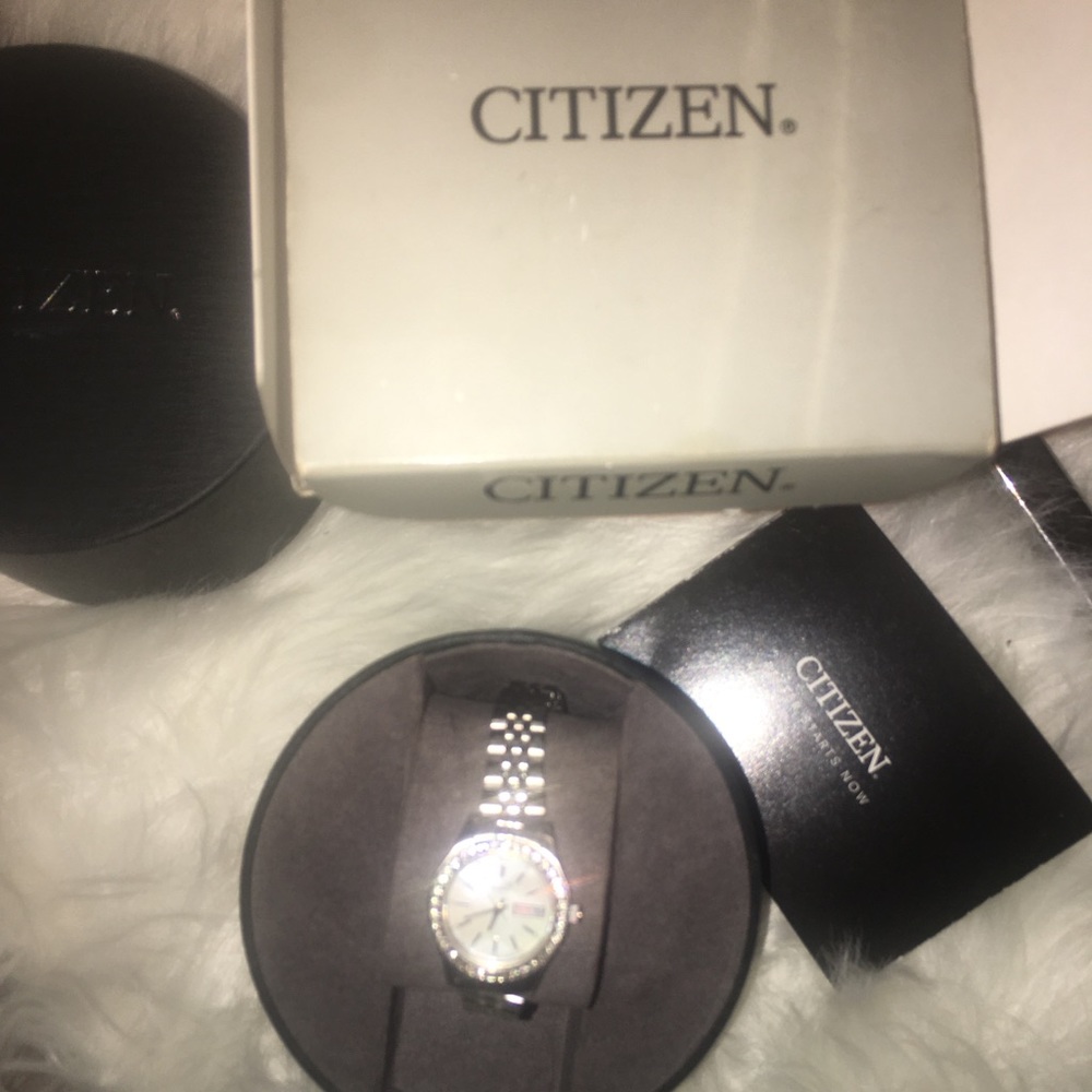 CITIZENS  Diamond Pearl Face Watch